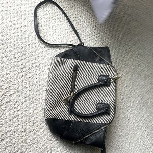 Never used just without a tag one big pocket with side pockets inside.